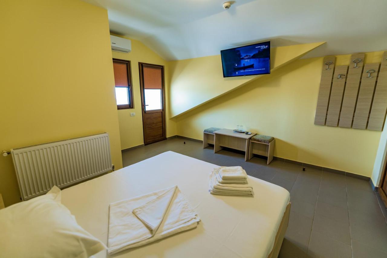 Micul Golf Hotel Două Mai Екстериор снимка