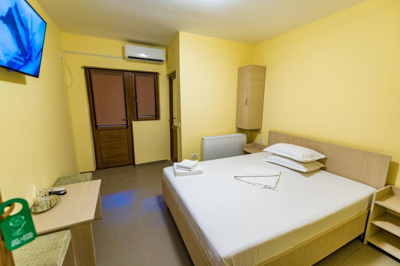 Micul Golf Hotel Două Mai Екстериор снимка